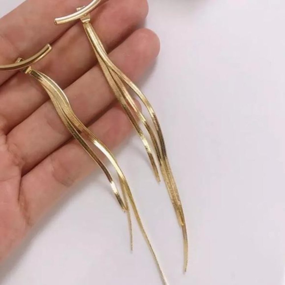 18K Yellow Gold Long Thread Tassel Arc Earrings, shiny Earrings, cute Earrings - Picture 5 of 5